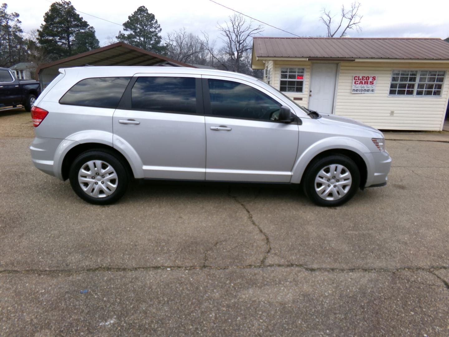 2014 Silver /Black Dodge Journey SE (3C4PDCAB8ET) with an 2.4L L4 DOHC 16V engine, 4-Speed Automatic transmission, located at 401 First NE, Bearden, AR, 71720, (870) 687-3414, 33.726528, -92.611519 - Photo#22